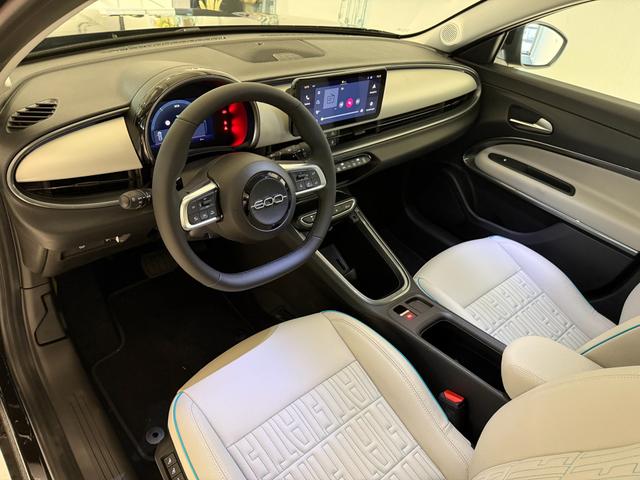 Fiat 600 La Prima Cinema Schwarz