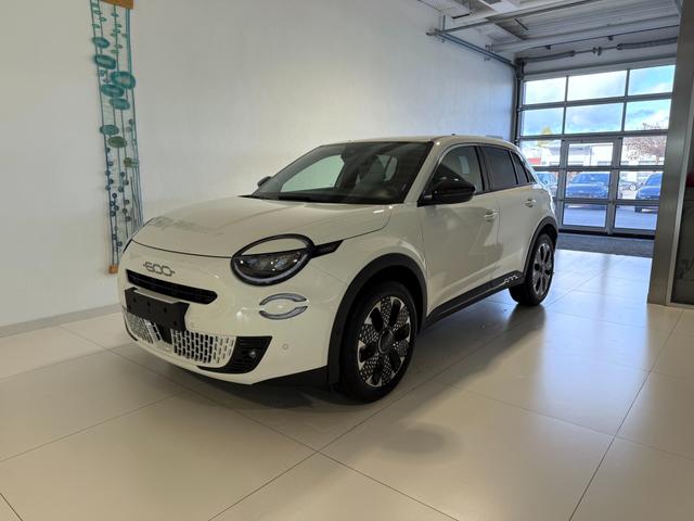 Fiat 600 - La Prima Hybrid 1.2 T3 107 kW (145 PS) DCT Klimaautomatik, Massagesitz, Sitzheizung, elektrisch verstellbarer Fahrersitz, Radio, DAB, Apple CarPlay, Android Auto, Navigationssystem, 18 Zoll Leichtmetallfelgen, uvm.