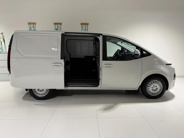 Hyundai Staria Kastenwagen 3 Sitzer