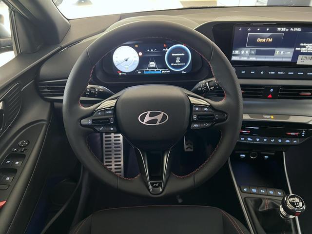 i20 Innenraum MT, Beispielbilder, teilweise mit Sonderausstattung