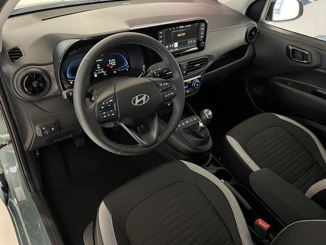 i10 Go Plus Innenraum, Beispielbilder, ggf. teilweise mit Sonderausstattung