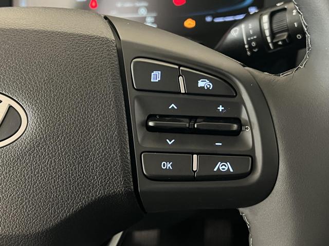 i10 GO Plus Vibrant Blue Vorlauf, Beispielbilder, teilweise mit Sonderausstattung