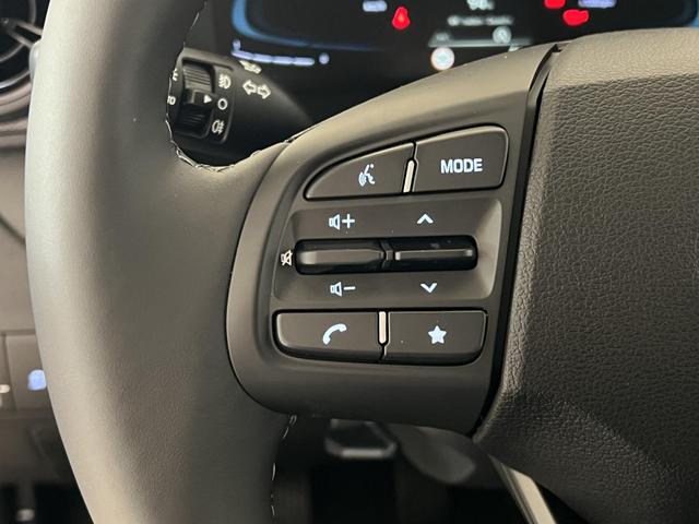 i10 GO Plus Vibrant Blue Vorlauf, Beispielbilder, teilweise mit Sonderausstattung