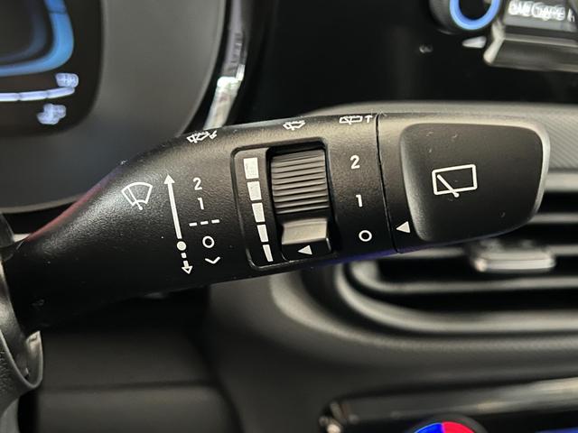 i10 GO Plus Vibrant Blue Vorlauf, Beispielbilder, teilweise mit Sonderausstattung