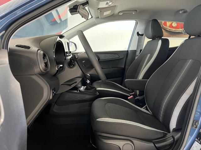 i10 GO Plus Vibrant Blue Vorlauf, Beispielbilder, teilweise mit Sonderausstattung