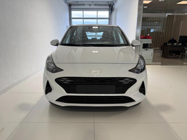 Hyundai i10 Go Atlas White