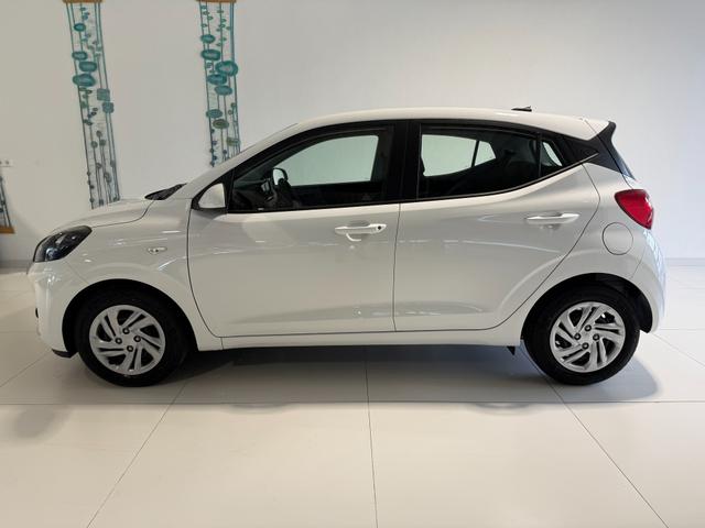 Hyundai i10 Go Atlas White