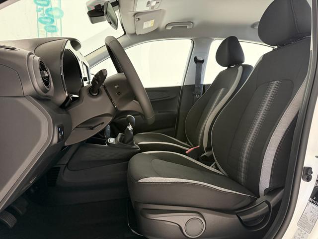 Hyundai i10 Go Atlas White