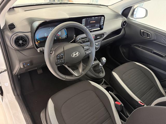 Hyundai i10 Go Atlas White