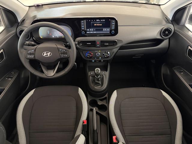Hyundai i10 Go Atlas White