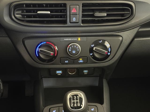 Hyundai i10 Go Atlas White