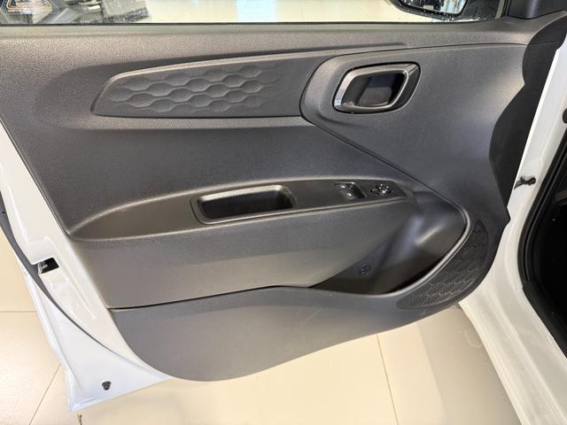 Hyundai i10 Go Atlas White