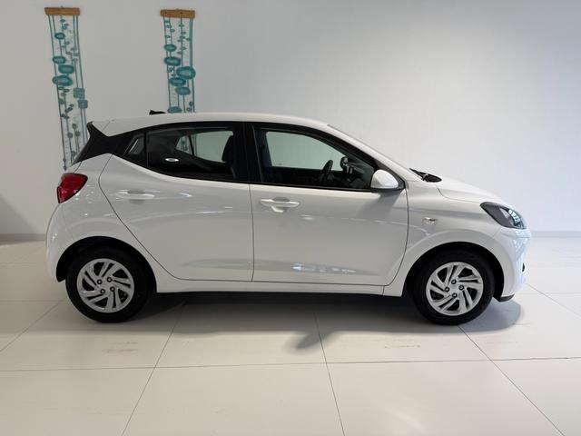 Hyundai i10 Go Atlas White