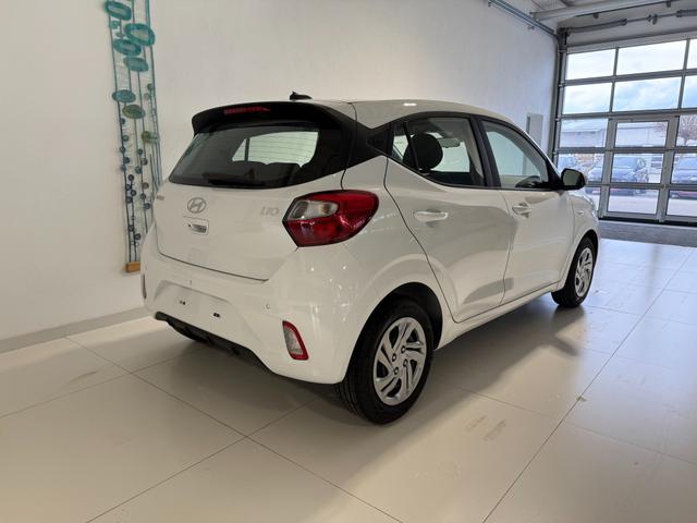 Hyundai i10 Go Atlas White