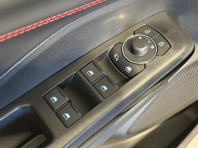 Ford Puma ST-Line Solar Silber Dach Schwarz