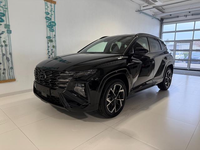 Hyundai TUCSON - N Line 1.6 T-GDI Hybrid 4WD AT 176kW / 239PS 2-Zonen-Klimaautomatik, Sitzheizung, Lenkradheizung, Navigationssystem, DAB, Android Auto, Apple CarPlay, R&uuml;ckfahrkamera, Head-up Display, Krell Sound System, 19 Zoll Leichtmetallfelgen, uvm. Lagerfahrzeug