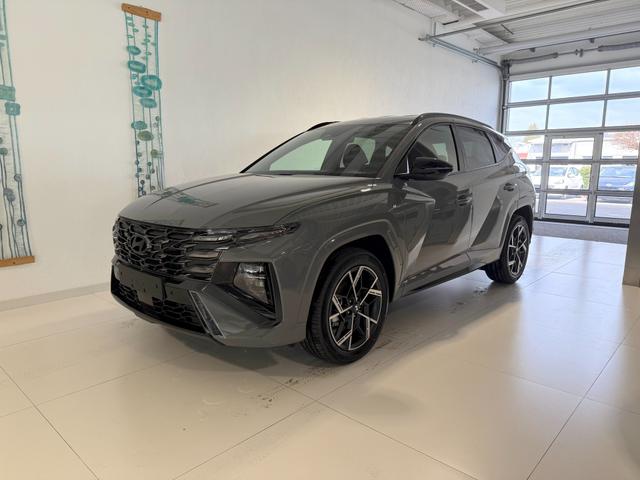 Hyundai TUCSON - N Line 1.6 T-GDI Hybrid 4WD AT 176kW / 239PS 2-Zonen-Klimaautomatik, Sitzheizung, Lenkradheizung, Navigationssystem, DAB, Android Auto, Apple CarPlay, R&uuml;ckfahrkamera, Head-up Display, Krell Sound System, 19 Zoll Leichtmetallfelgen, uvm. Lagerfahrzeug