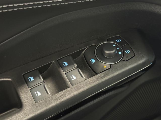 Ford Puma Titanium Agate Schwarz