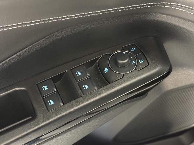 Ford Puma Titanium Solar Silber