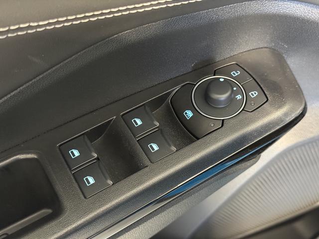 Ford Puma Titanium Digital Aqua Blau