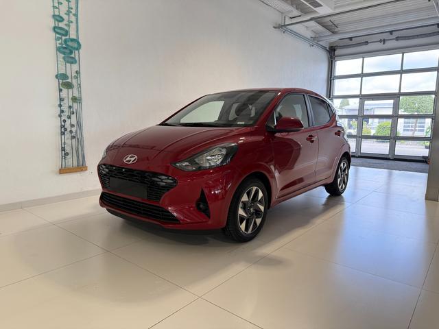 Hyundai i10 - GO+ 1.2 MT 58 kW (79 PS) Klimaautomatik, Navigationssystem, Apple CarPlay & Android Auto, Sitzheizung, Lenkradheizung, Einparkhilfe hinten, R&uuml;ckfahrkamera, Privacy Glass, 15" Leichtmetallfelgen, uvm.