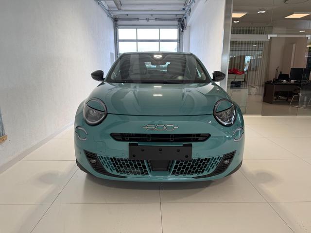 Fiat 600 Aqua Blau Vorlauf, Beispielbilder, ggf. teilweise mit Sonderausstattung
