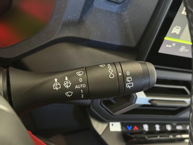 Dacia Bigster Zeder Gruen