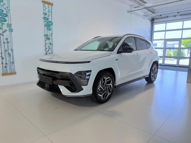 Hyundai KONA - N Line 1.0 T-GDI 2WD 88 kW (120 PS) Lenkradheizung, Sitzheizung, 2-Zonen-Klimaautomatik, 360&deg; &Uuml;bersichtskamera, Geschwindigkeitslimitassitent, Navigationssystem, DAB, Apple CarPlay, Android Auto, 18 Zoll Leichtmetallfelgen, uvm.