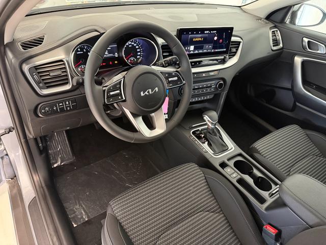 Kia XCEED Lunar Silver