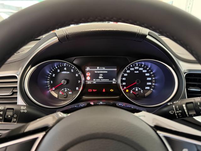 Kia XCEED Lunar Silver