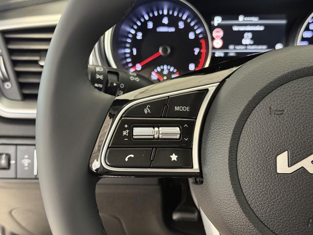 Kia XCEED Lunar Silver