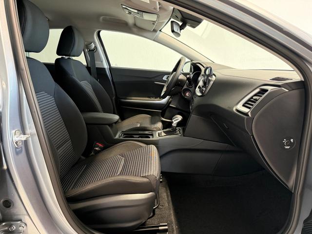 Kia XCEED Lunar Silver