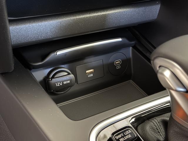 KIA XCEED Deluxe White
