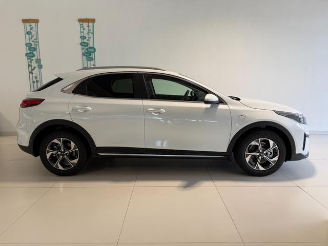 KIA XCEED Deluxe White