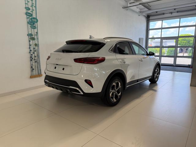 KIA XCEED Deluxe White