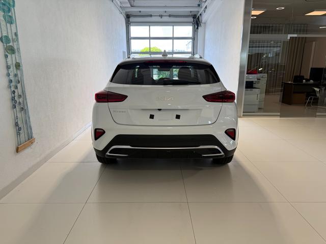 KIA XCEED Deluxe White
