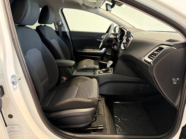 KIA XCEED Deluxe White