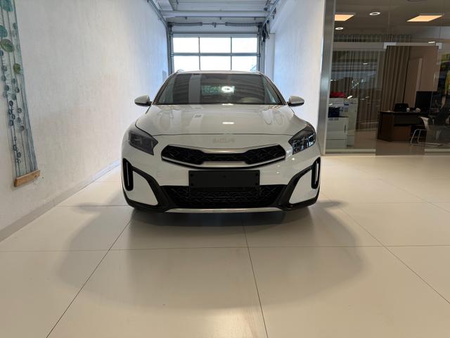 KIA XCEED Deluxe White