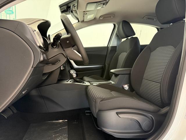 KIA XCEED Deluxe White