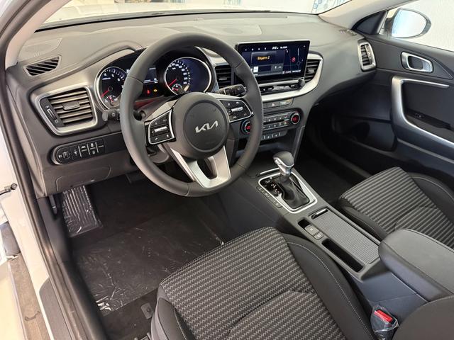 KIA XCEED Deluxe White