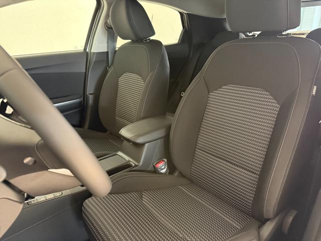 KIA XCEED Deluxe White