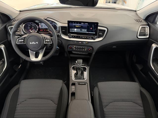 KIA XCEED Deluxe White