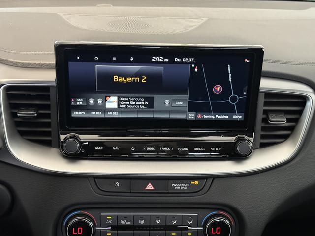 KIA XCEED Deluxe White