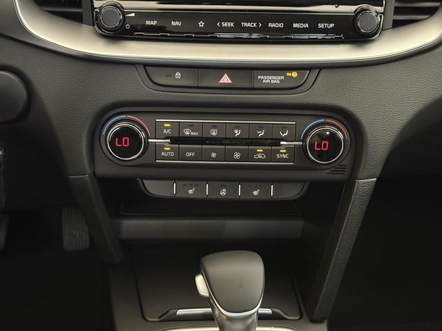 KIA XCEED Deluxe White