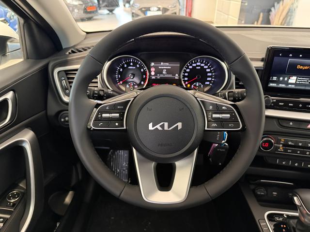 KIA XCEED Deluxe White