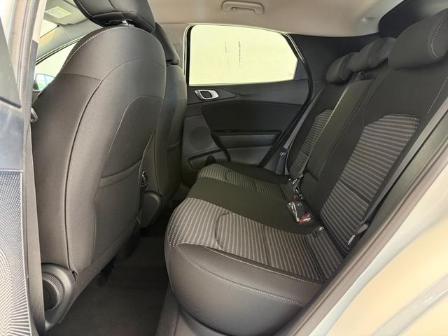 KIA XCEED Deluxe White