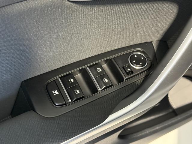 KIA XCEED Deluxe White