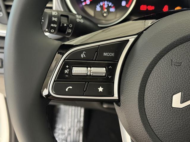 KIA XCEED Deluxe White