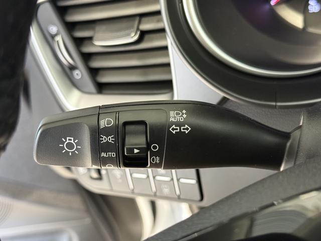 KIA XCEED Deluxe White