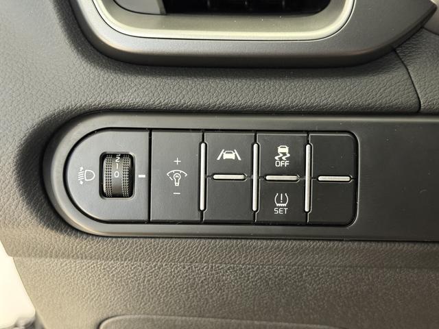 KIA XCEED Deluxe White